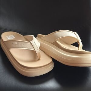 Reef Women's Cream Sandals